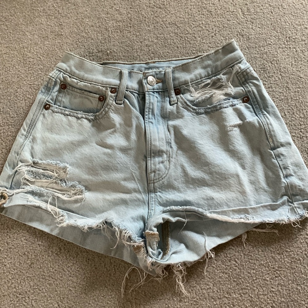 CUTEST LIGHT WASH DENIM SHORTS